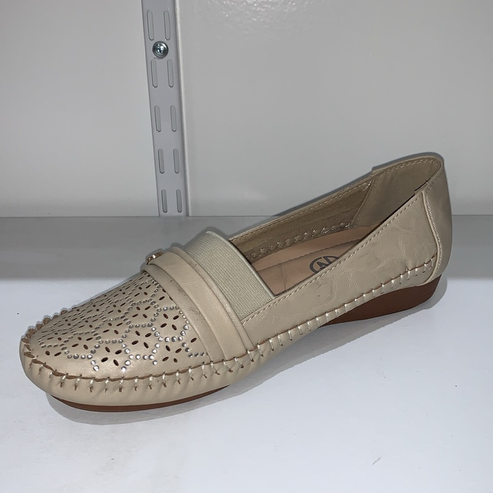 BEIGE COMFORT MOCCASINS - Picture 7 of 9
